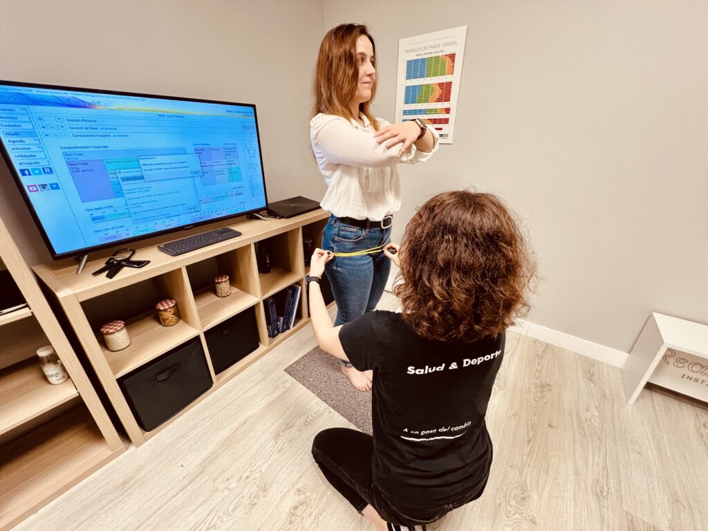 La combinación de tecnología avanzada como la bioimpedancia y la antropometría, junto con la atención personalizada del equipo de nutrición en FIX te ofrecen una visión detallada de tu composición corporal, más allá de los números de la báscula.