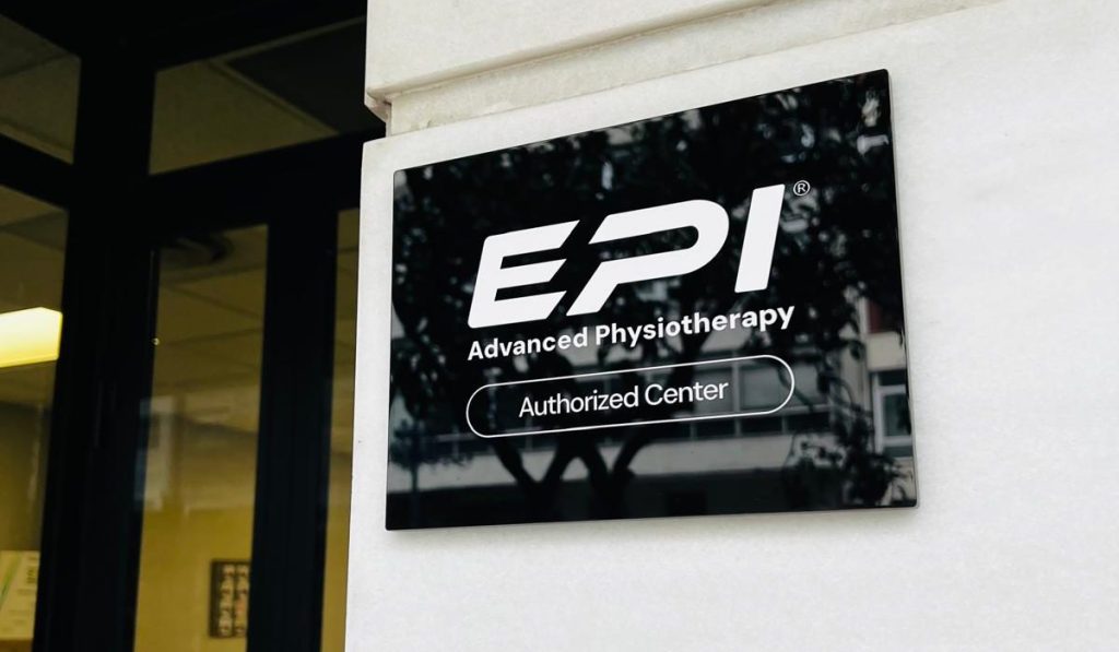 Dispositivo oficial EPI® ALPHA en la clínica FIX Vigo, utilizado para tratamientos de fisioterapia invasiva de alta precisión