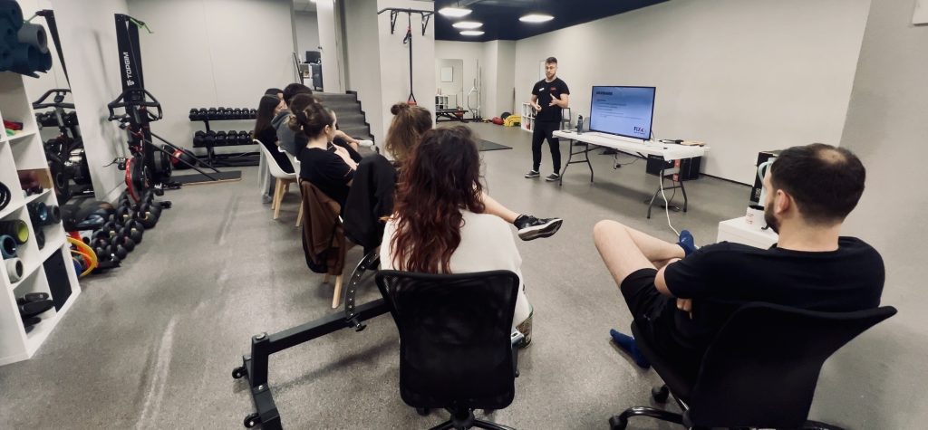 La clínica FIX Salud y Deporte comparte conocimiento sobre fisioterapia y entrenamiento para transformar la salud en Vigo