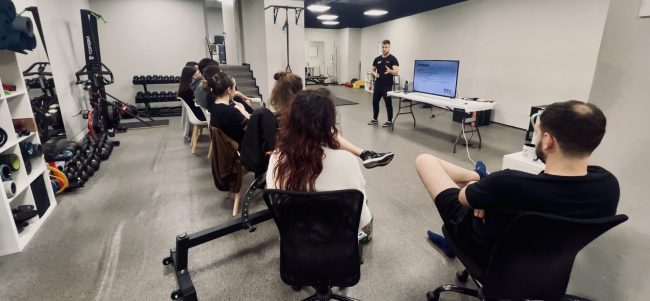 La clínica FIX Salud y Deporte comparte conocimiento sobre fisioterapia y entrenamiento para transformar la salud en Vigo